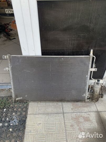 Радиатор кондиционера Вольво S60 S80 XC70