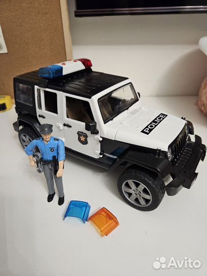 Bruder полицейский внедорожник