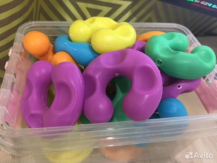 Детский конструктор. Много разных