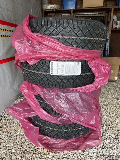 Continental ContiVikingContact 7 235/60 R17 106T