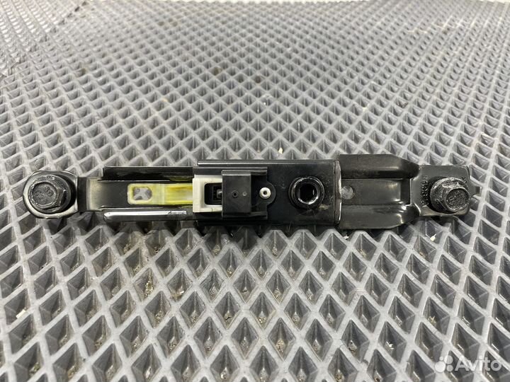 Механизм регулировки ремня безопасности Hyundai Solaris 2010-2017