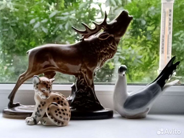 Фарфоровые статуэтки и часыссср