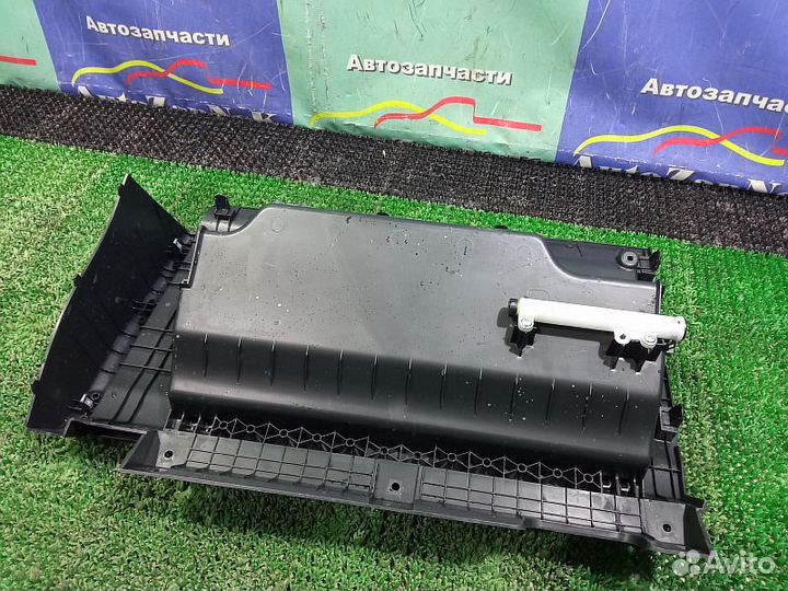 Перчаточный ящик Nissan Patrol