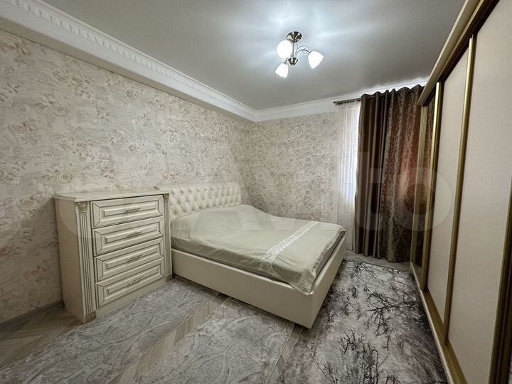 2-к. квартира, 81 м², 8/8 эт.