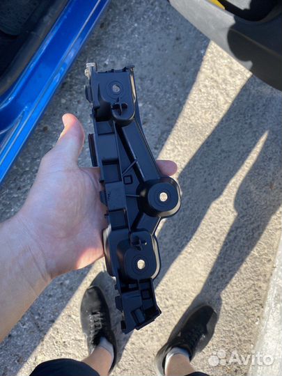 Кронштейн переднего бампера Renault sandero 2