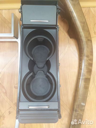 Центральная консоль с холодильником