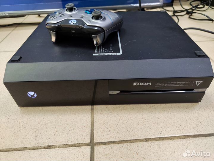 Игровая приставка xbox one 500 8 игр (7 ветров)