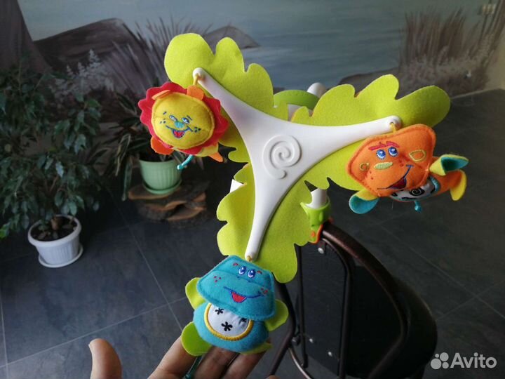 Музыкальный мобиль на кроватку