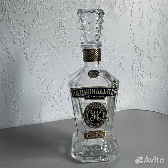 Красивая пустая бутылка от водки