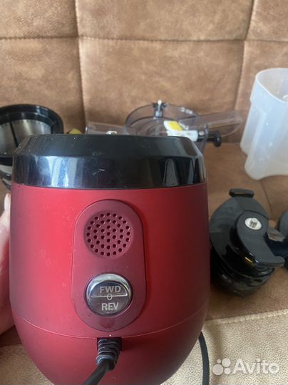 Соковыжималка шнековая Kitfort KT-1109