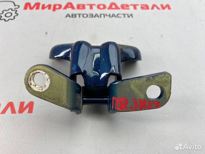 Петля двери передней правой Chevrolet TrailBlazer