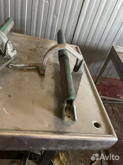 Стрелки поворотные подвесного трубчатого пути