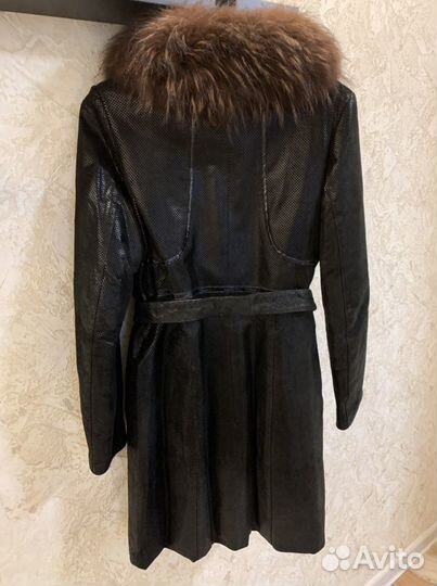 Зимнее пальто с мехом енота Тото