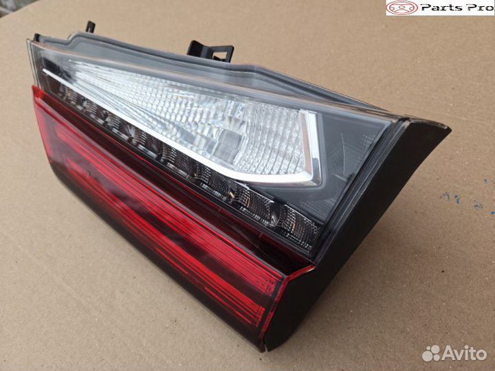 Фонарь в крышку багажника б/у Лексус рх 4