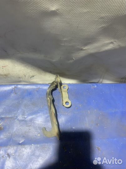 Петля капота левая toyota carina AT190