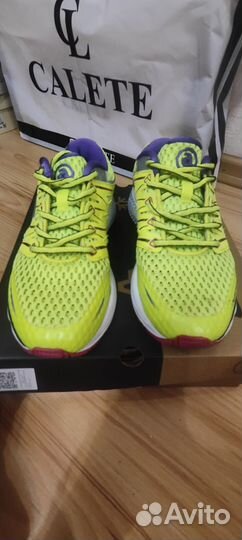 Кроссовки женские