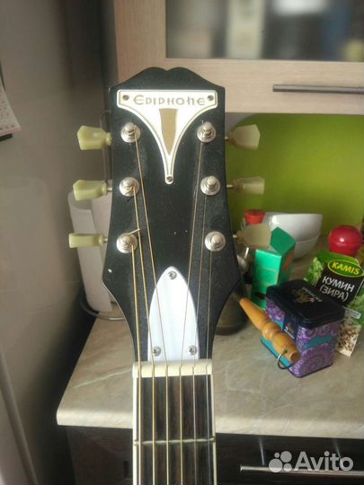 Гитара акустическая 