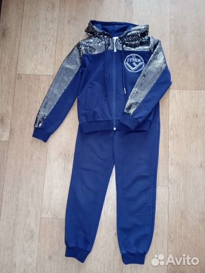 Костюм спортивный