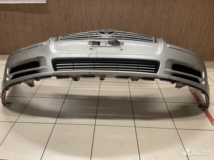 Передний бампер Toyota Avensis 5211905906
