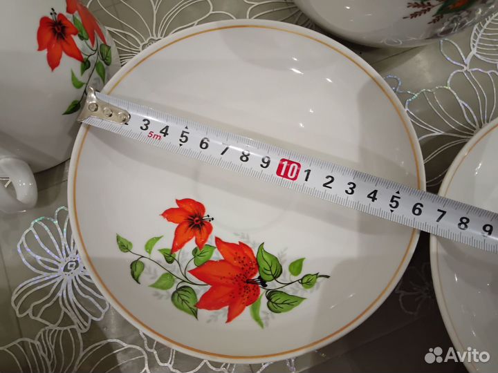 Чайный сервиз (чайник и 2 чайные пары)