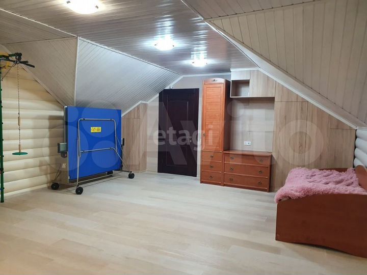 Дом 220 м² на участке 12 сот.