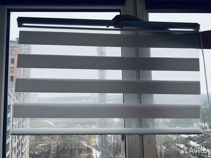 Новая рулонная штора «день ночь»