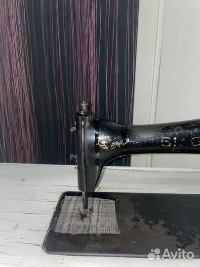 Ножная швейная машинка Singer