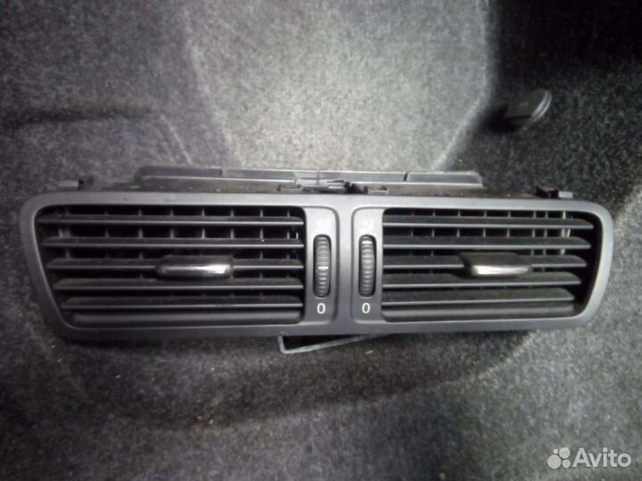 Центральный дефлектор VW Passat B6