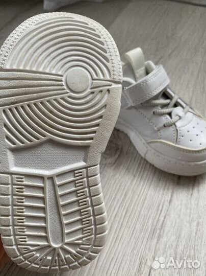 Кроссовки для девочки