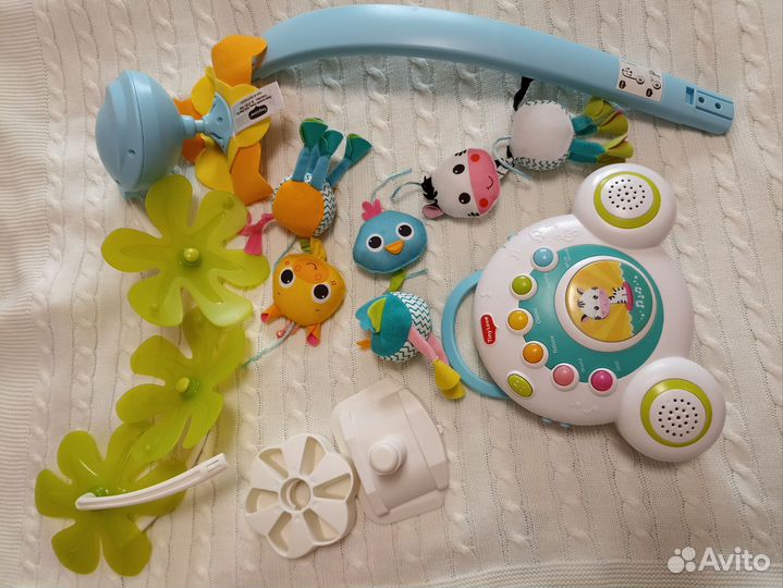 Мобиль и развивающий коврик