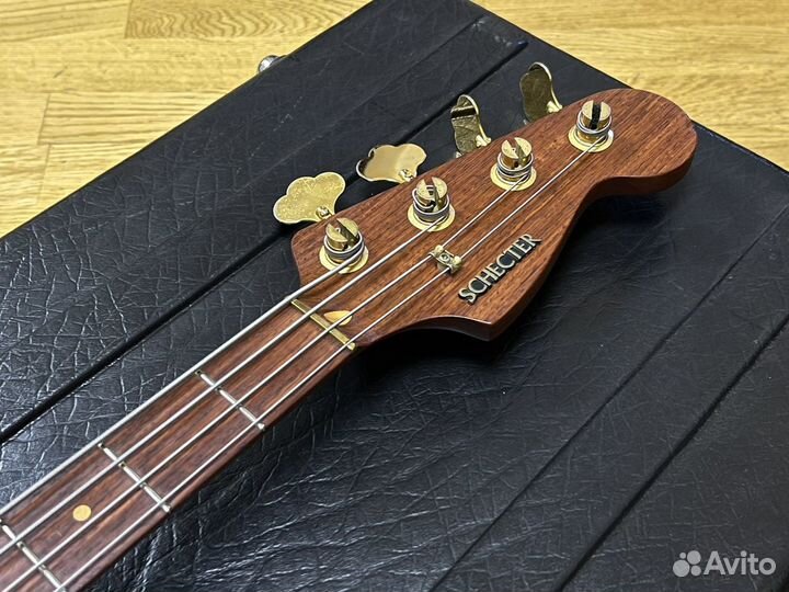 Басс гитара schecter