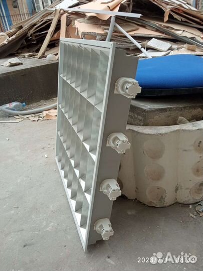 Лампа на подвесной потолок