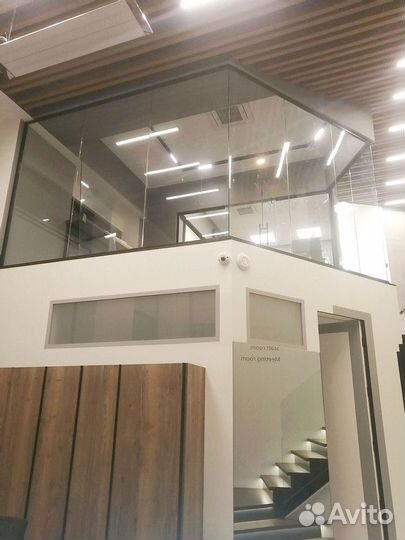 Стеклянная перегородка для зонирования