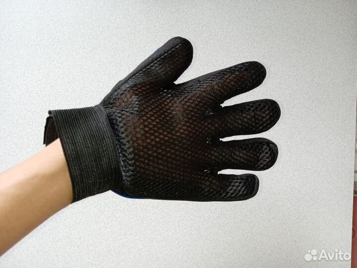 Перчатка для вычесывания шерсти