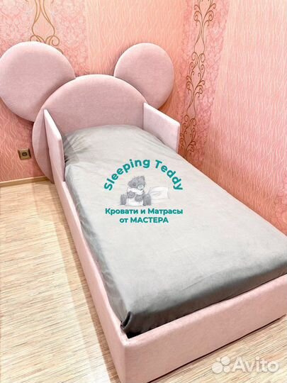 Детская кровать с мягкой спинкой