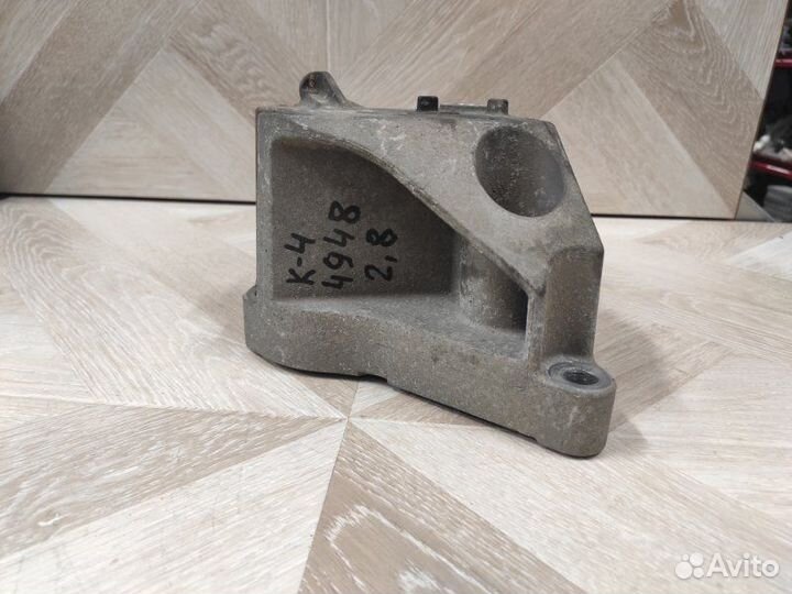 Кронштейн опоры двигателя Saab 9-3 вагон V-6 2008