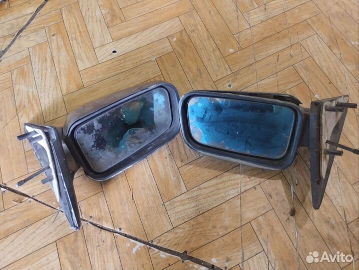 Боковое зеркало