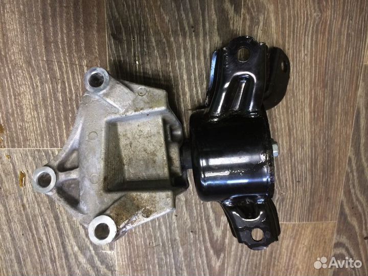 Опора двигателя правая Kia Rio 3, Hyundai Solaris