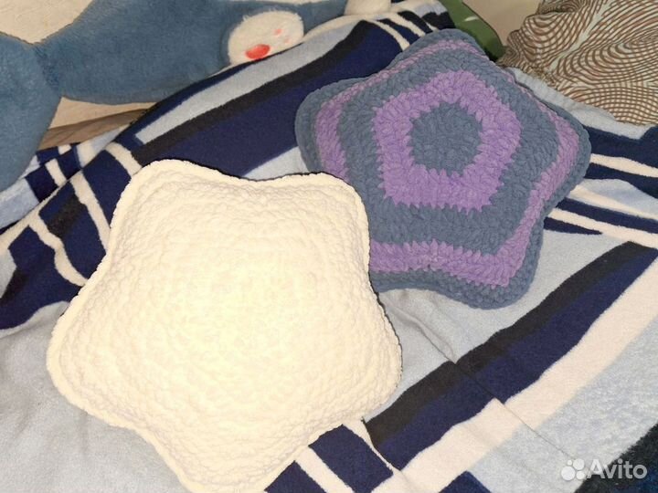 Вязаные подушки звезды