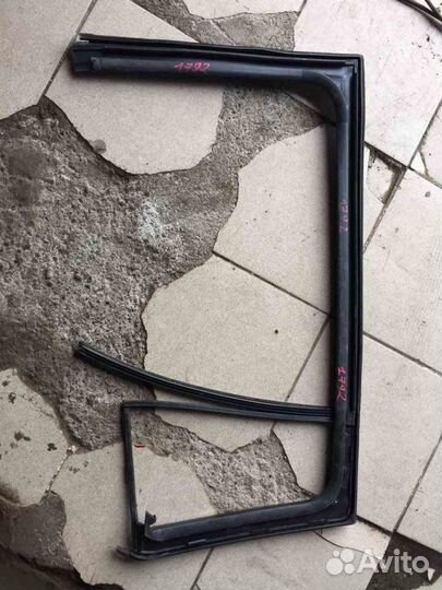 Рамка двери Renault Megane II 2002-2009