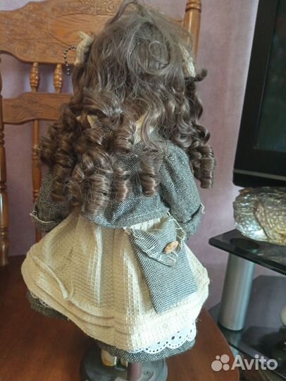 Кукла фарфоровая коллекционная