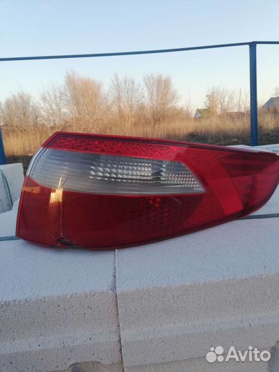 Задний правый фонарь на kia rio 3
