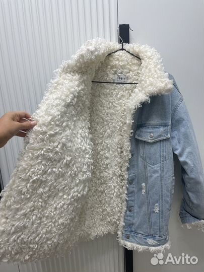 Утепленная джинсовая куртка с мехом
