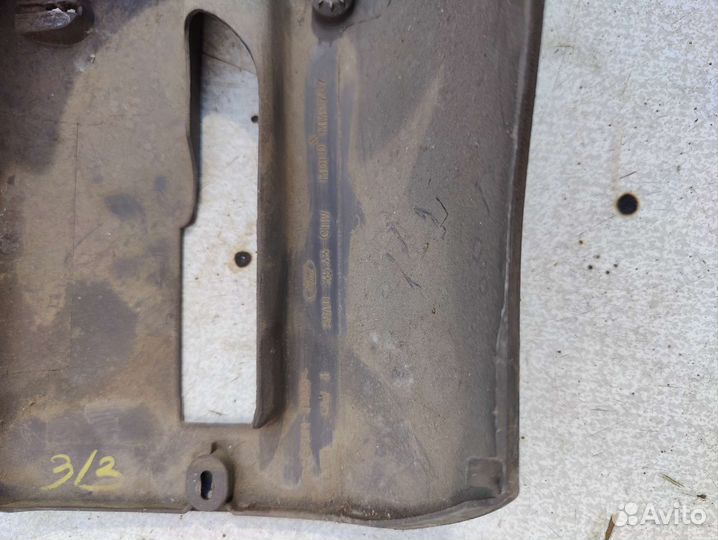 Нижняя накладка рулевой колонки Ford Focus 1