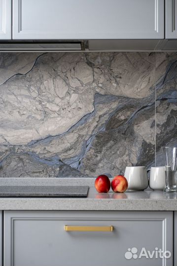 Угловая кухня под потолок на заказ