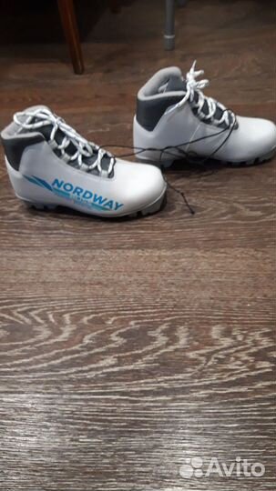 Лыжные ботинки