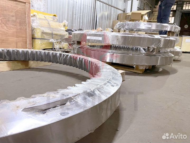 Опорно-поворотный круг Hyundai R330-9A 81Q9-01020