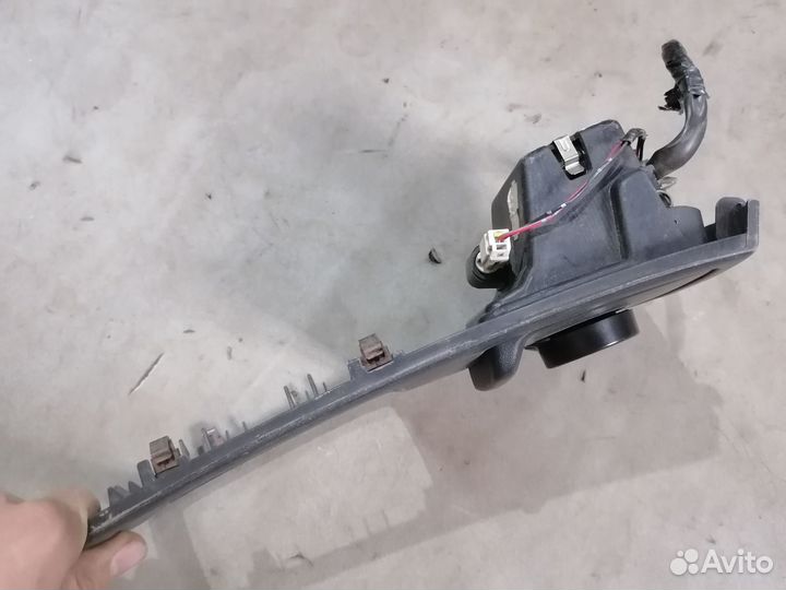 Консоль кпп с прикуривателем Nissan Primera P11