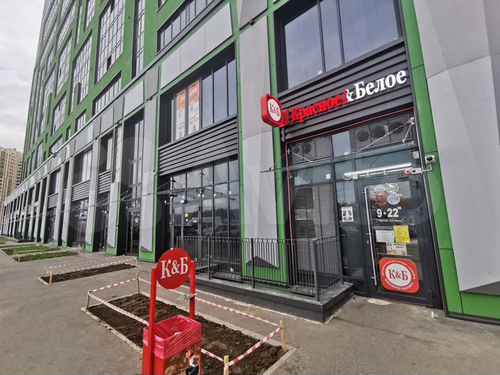 Свободного назначения, 55 м² на трафике с ремонтом