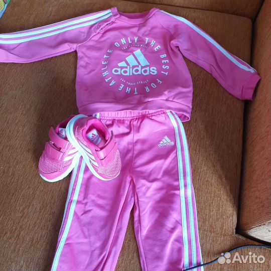 Спортивный костюм adidas и кроссовки для девочек